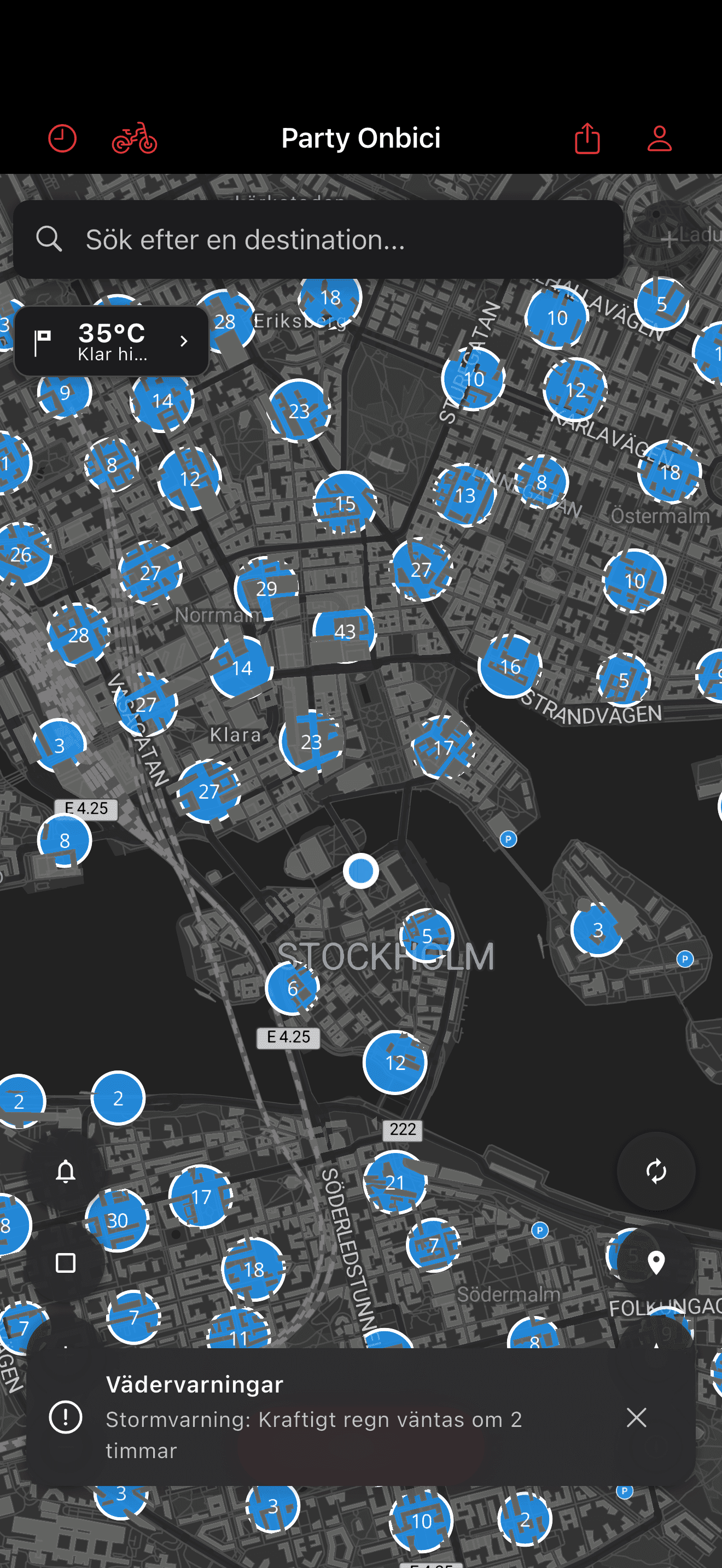 Kluster av cykelparkeringar på kartan (dark mode)